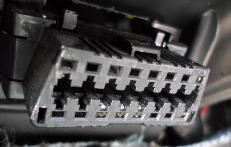 obd2-connecteur-fiche-automobile.jpg